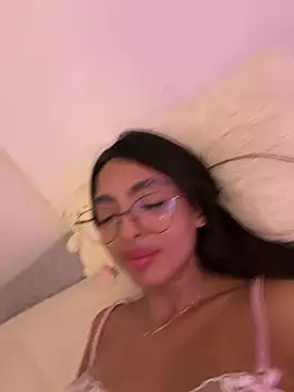 ZaraLuuv webcam
