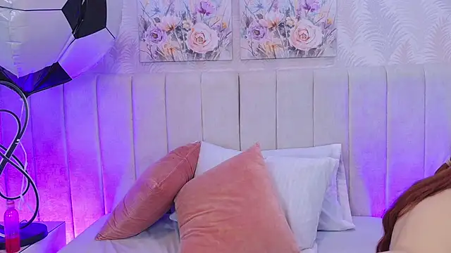 Watch SaraLugo live on EroticFlix - High definition streams