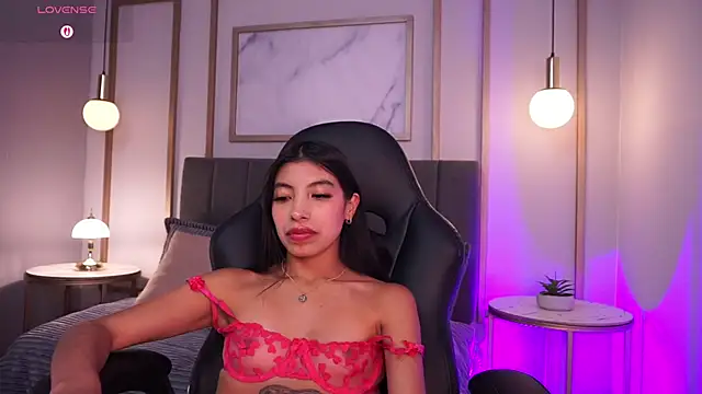 Tiffany_Low webcam