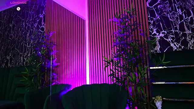 BarbieKara's live cam