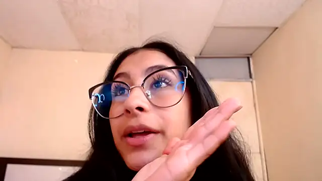 chika_hellar webcam