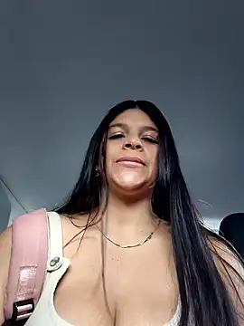 Layla-daring webcam