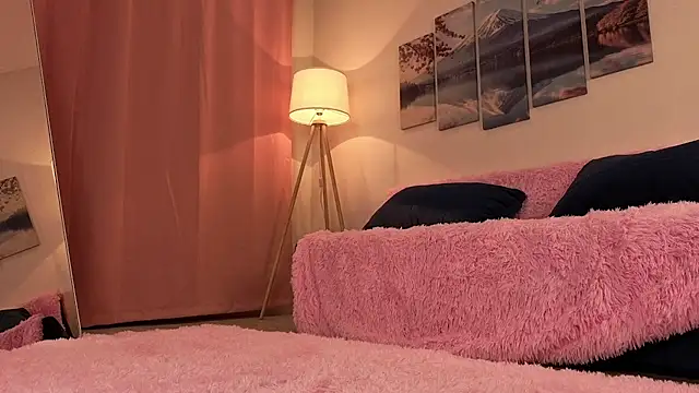 Mila_Lexy webcam