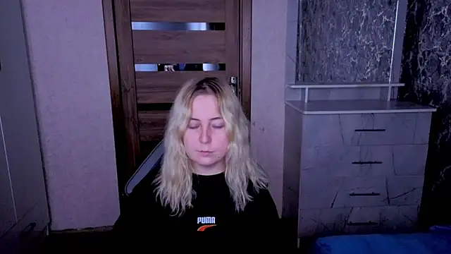 Kristy-Max webcam