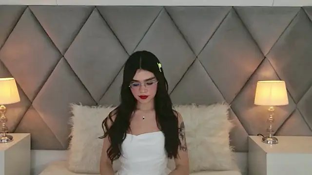 Watch OliviaDiaz live on EroticFlix - High definition streams