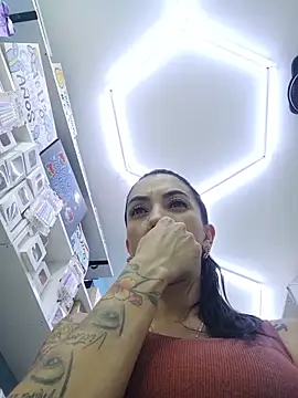 Watch LunaZambrano live on EroticFlix - High definition streams