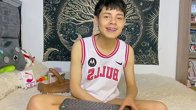 andy_belier23 (M twink) - lovense in my ass