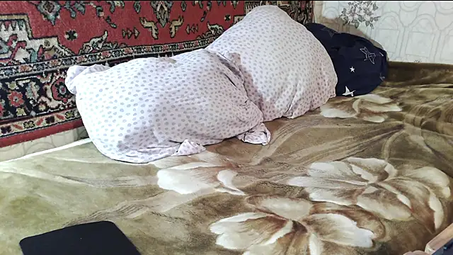 Zulfiya_Bruce webcam