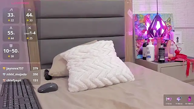 KORINASANTOS live cam on StripChat