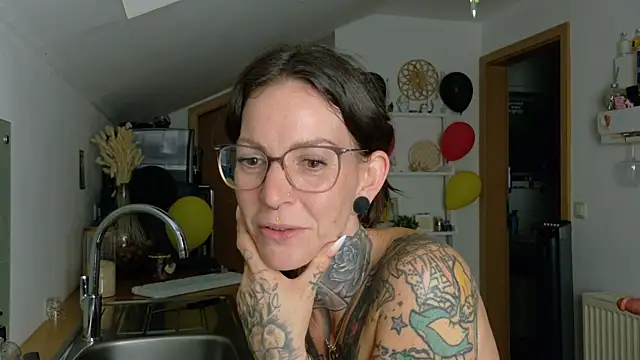 BrownieyQueen webcam