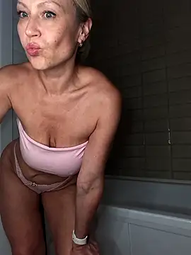 Elle_Milfa webcam