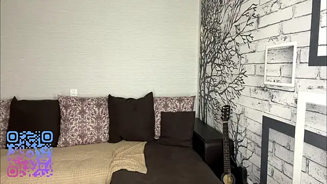 ElmiraDabato live cam on StripChat