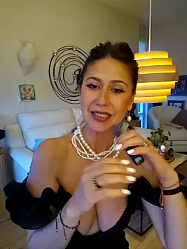 celynaross (Ask my age) - Makee hot need