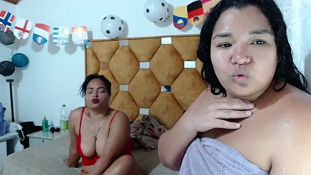 HOTTGIRLSCURVYS webcam