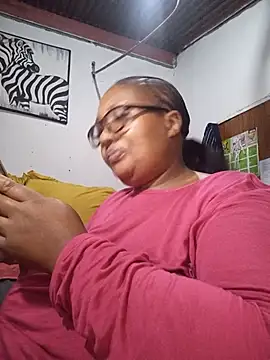 YELLOW_BONE webcam