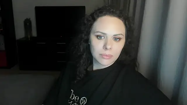 Watch MollyCheiz live on EroticFlix - High definition streams