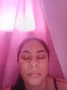 luna_pinky webcam