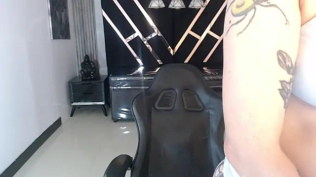 DamiaOshun_ch webcam