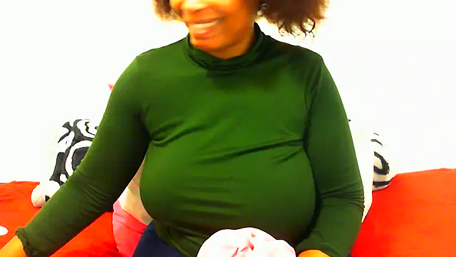 NAUGHTIECURVY webcam