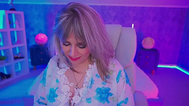 Watch CandyLadyyy live on EroticFlix - High definition streams