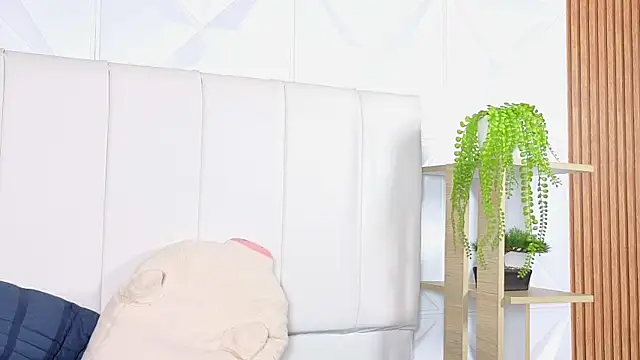 Watch Madelyn_Exclusive live on EroticFlix - High definition streams