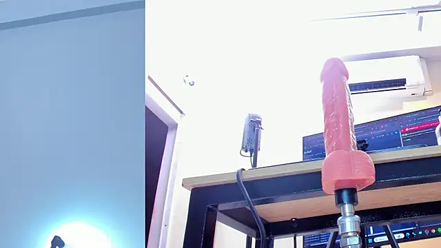 Watch emilytowzen live on EroticFlix - High definition streams