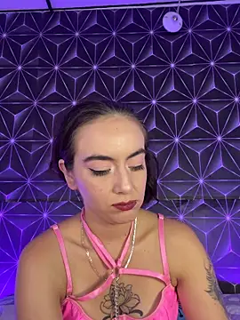 Watch MelanyyJhonson15 live on EroticFlix - High definition streams