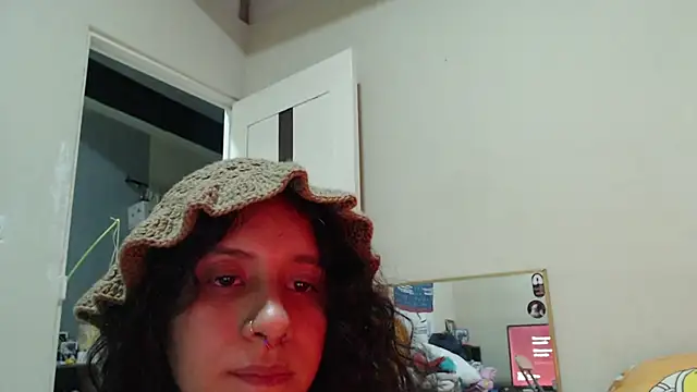 AlinaWoolf_ webcam