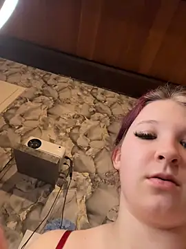 LittleChaosQueen webcam