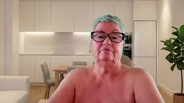Mystery-Grandmother webcam