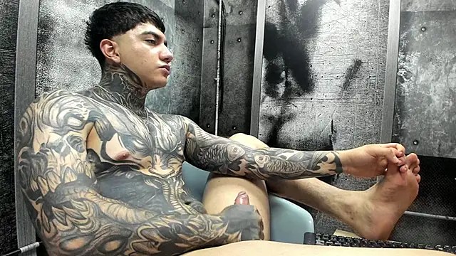 Gury_tattoo live cam on StripChat