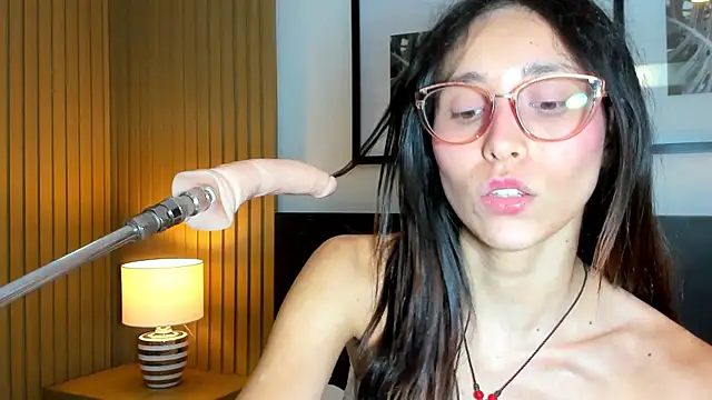 doll_bella_ live cam on StripChat