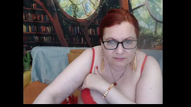 PlayfullMature webcam