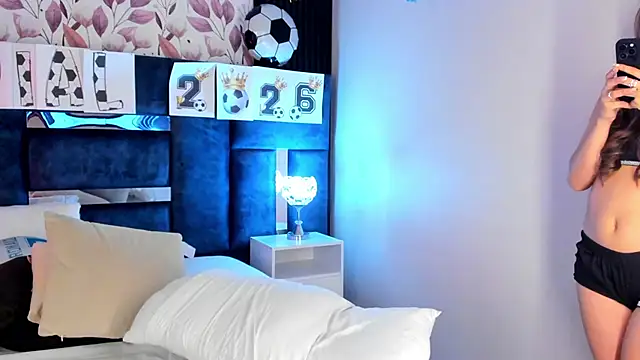 Watch AmmyJones_ live on EroticFlix - High definition streams