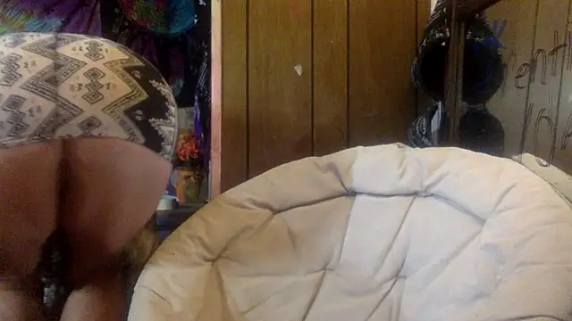 TrashleyRosebud webcam