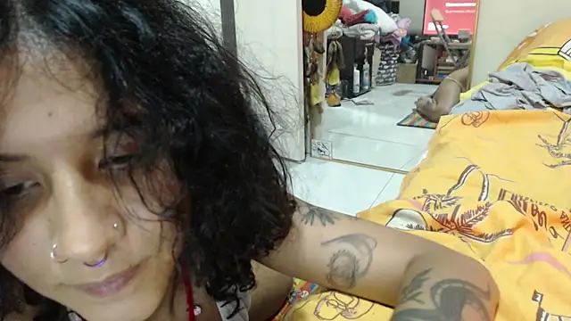 AlinaWoolf_ webcam