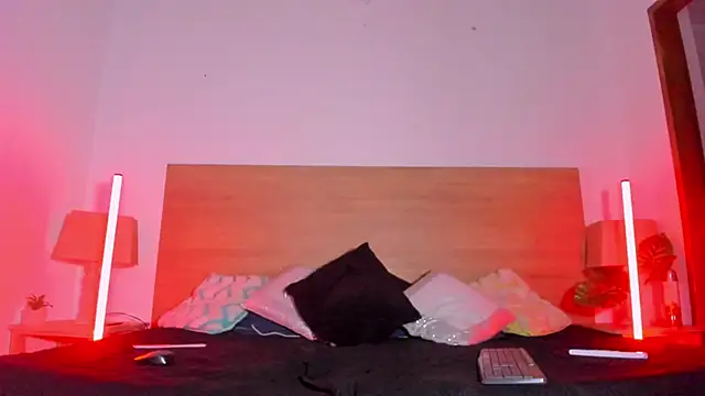 LaraRous webcam