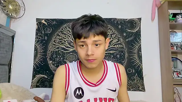 andy_belier23 (M twink) - lovense in my ass