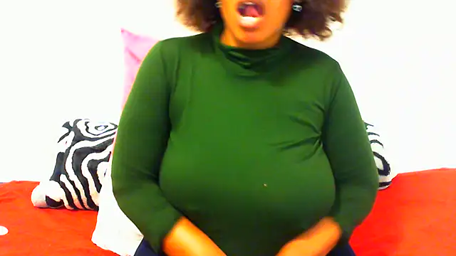 NAUGHTIECURVY webcam