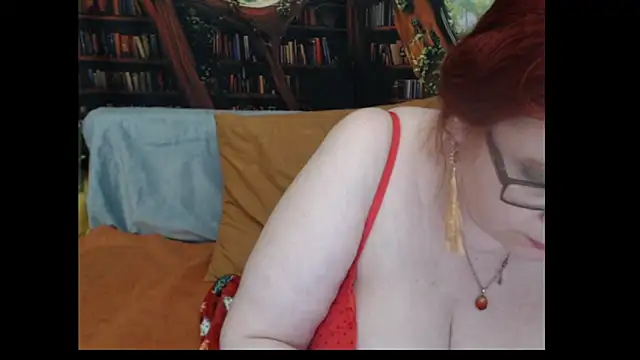 PlayfullMature webcam