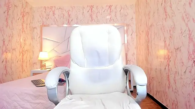 Emily_Whinfre webcam