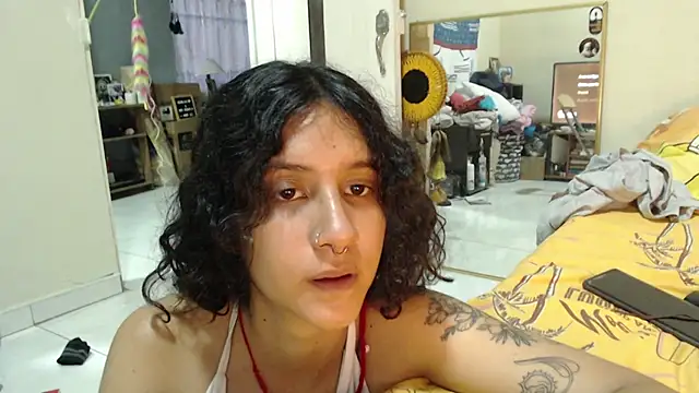 AlinaWoolf_ live cam on StripChat