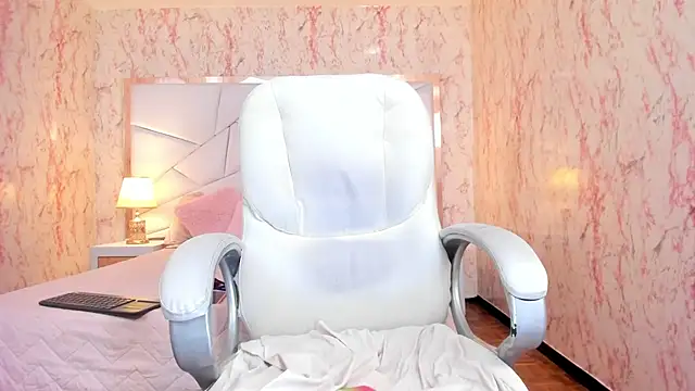 Watch Emily_Whinfre live on EroticFlix - High definition streams