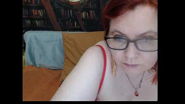 PlayfullMature webcam