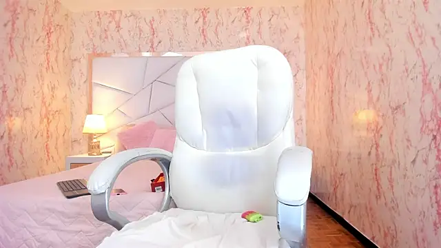 Emily_Whinfre webcam