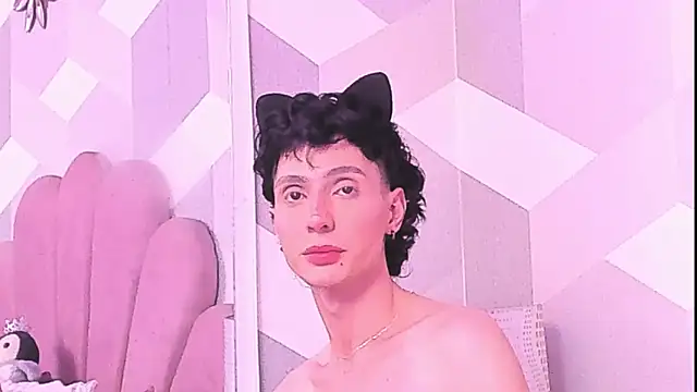 kyliemonnett (M young) - Make me hard and naked.💜