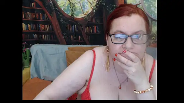 PlayfullMature webcam