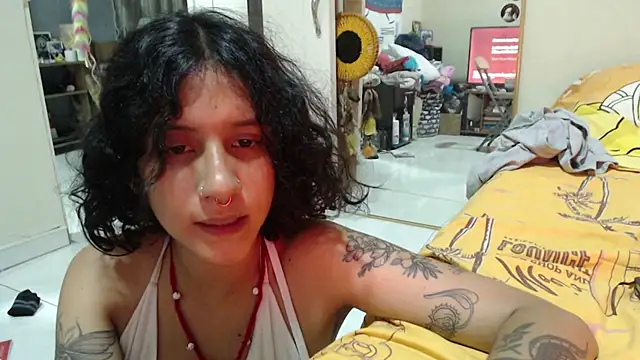AlinaWoolf_ live cam on StripChat