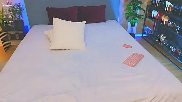 Kira_from_UA webcam