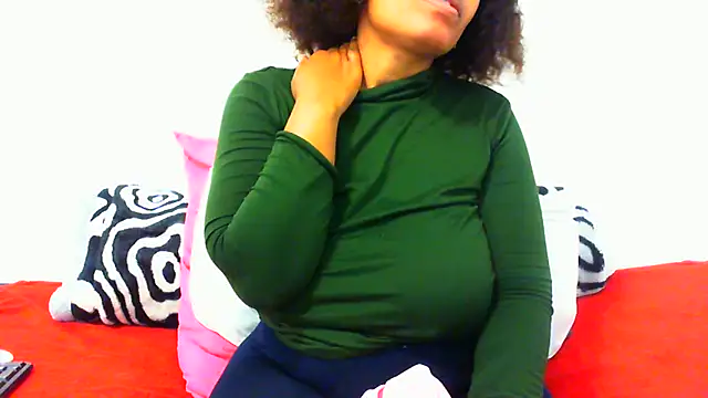 NAUGHTIECURVY webcam